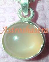 Moon Stone Pendant (5 Caret)